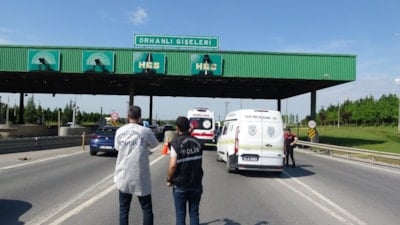 İstanbul'da otomobil gişelerdeki beton bariyerlere çarptı: 1 ölü