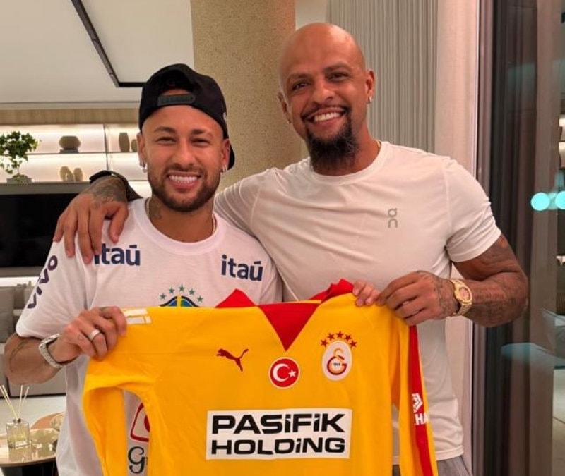 Felipe Melo, Neymar'a Galatasaray forması verdi