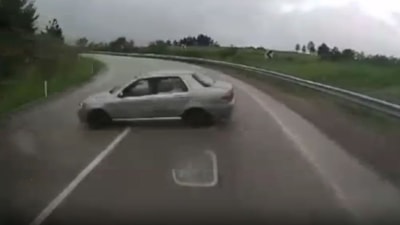 Karabük'te direksiyon hakimiyeti kaybolan otomobil minibüse çarptı: 6 yaralı