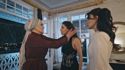 Ayrılık iddiası doğru çıktı: Kızılcık Şerbeti'nin yıldız ismi yeni sezonda olmayacak