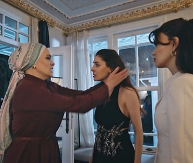 Ayrılık iddiası doğru çıktı: Kızılcık Şerbeti'nin yıldız ismi yeni sezonda olmayacak
