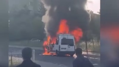 Diyarbakır'da seyir halindeki minibüste yangın