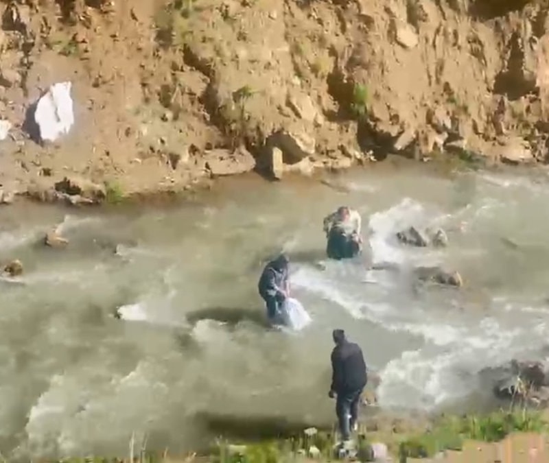 Hakkari'de derede mahsur kaldı tesadüfen fark edildi