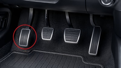 Yeni nesil ilk kez görüyor: Arabalardaki 4. pedal bakın ne işe yarıyormuş