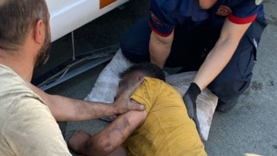 Sakarya'da lastik tamiri yaptığı tırın körüğü patladı