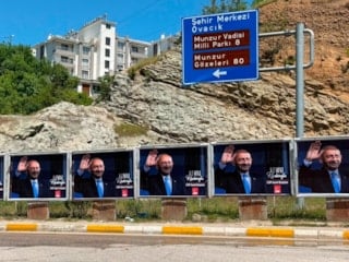 Tunceli'deki billboardlara Kemal Kılıçdaroğlu afişleri asıldı