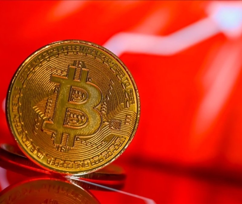 Altın ve Bitcoin'de kan kaybı sürüyor: Bitcoin tarihi zirvesinden yüzde 50 düştü
