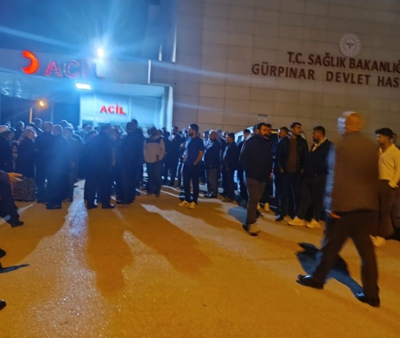 Van'da otomobilin çarptığı baba hayatını kaybetti, oğlu yaralandı