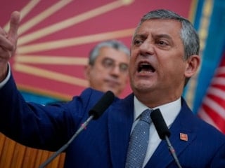 Özgür Özel'den Atakan Sönmez'e yönelik çirkin ifade: O iğrenç bıyıklı
