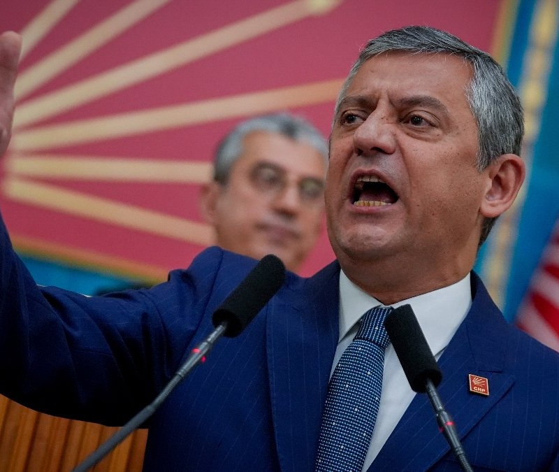 Özgür Özel'den Atakan Sönmez'e yönelik çirkin ifade: O iğrenç bıyıklı