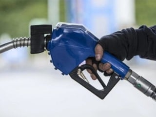 Benzin ve motorine zam: Pompa fiyatlarına yansıdı