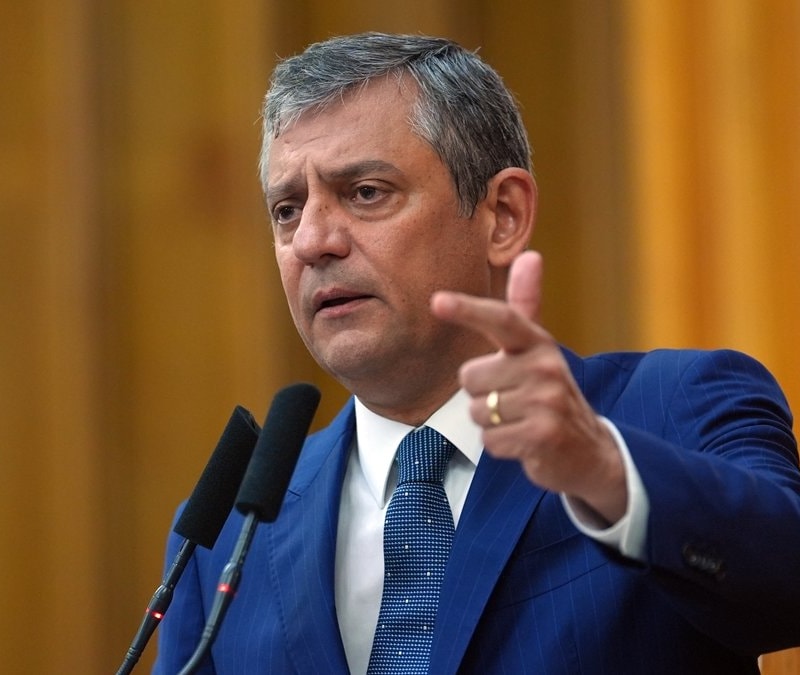 Özgür Özel: İkinci bir parti hazır etmek lazım olabilir
