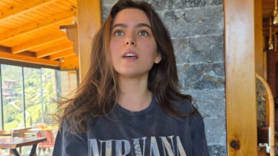 Taşacak Bu Deniz'in Eleni'si Ava Yaman şarkı söyledi