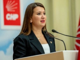 Kılıçdaroğlu övgüleriyle bilinen Gökçe Gökçen, duvarlara 'Hain Kemal' yazdı