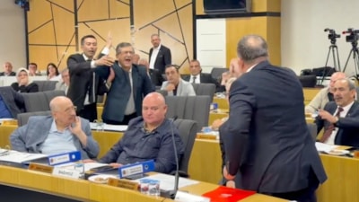 Burcu Köksal'ın AK Parti'ye geçişi sonrası Afyonkarahisar Belediye Meclisi'nde ilk toplantı olaylı geçti
