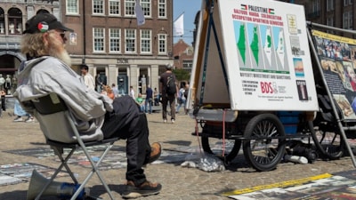 Amsterdam'da 12 yıldır tek başına Filistin gösterisi