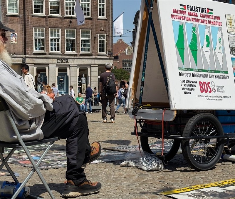 Amsterdam'da 12 yıldır tek başına Filistin gösterisi
