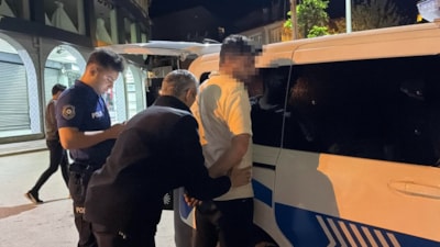 Kütahya'da DMD hastası Metehan için kurulan bağış kutusundan para çalarken yakalandı