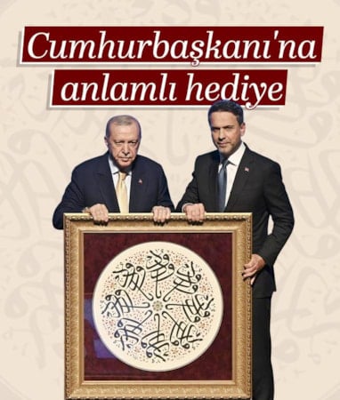 Alparslan Bayraktar, Cumhurbaşkanı Erdoğan'a 'Ya Vedud' tablosunu sundu