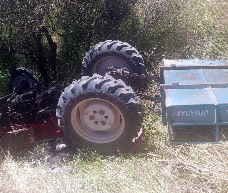 Manisa'da zeytinliğe devrilen traktörün sürücüsü öldü