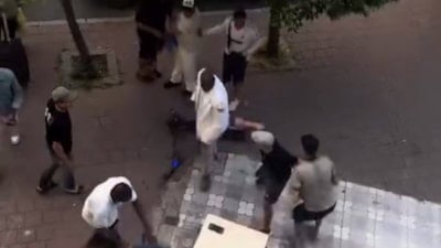 İstanbul'da yabancı uyruklu şahısların bıçaklı kavgası kameraya yansıdı