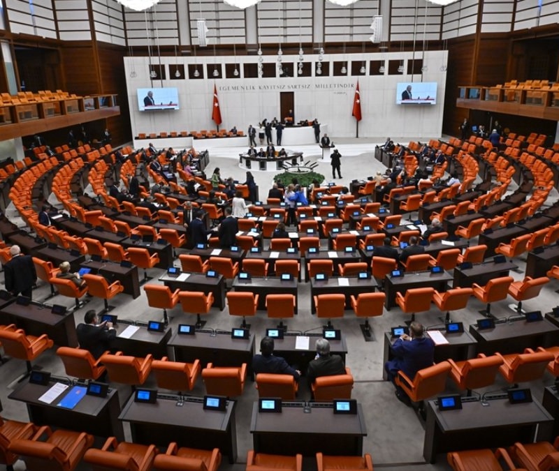TBMM'de CHP'li vekillerden mutlak butlan protestosu