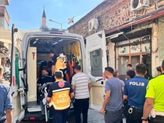 Manisa’da pompalı tüfekli saldırı kamerada: 2 kişi yaralandı
