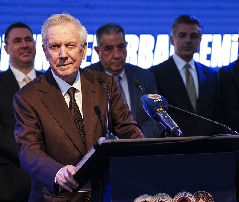 Aziz Yıldırım: Fenerbahçe'nin büyüklüğünü dosta düşmana yeniden hatırlatacağız