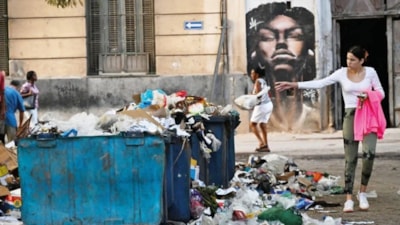Küba'nın başkenti Havana çöpten geçilmiyor