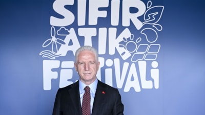 Davut Gül, Atatürk Havalimanı'ndaki "Sıfır Atık Festivali" alanını ziyaret etti