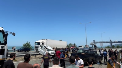 Rize'de ters yön kazası: 2 ölü, 3 yaralı