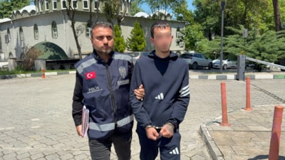 Samsun'da park halindeki motosikletlere zarar verip birini çaldı