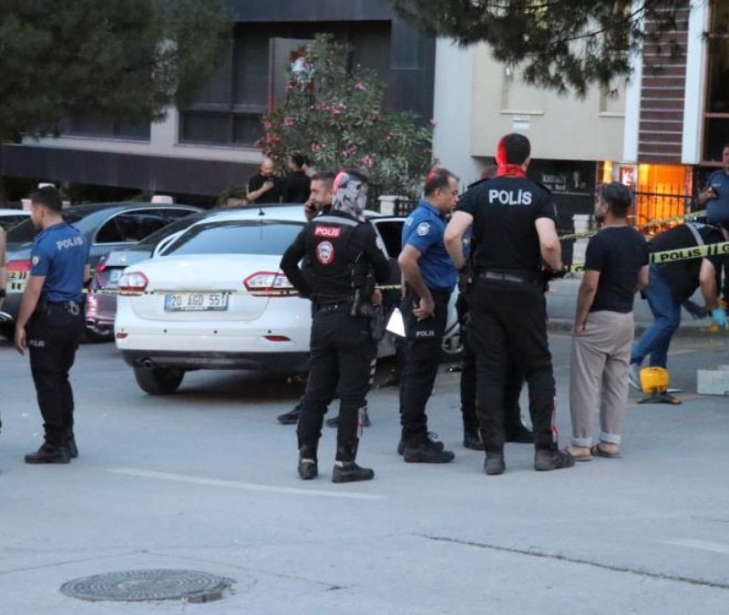 Denizli'de çocuğun gözü önünde 2 kadına kurşun yağdırdı