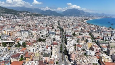 Alanya, il olma beklentisinde nüfusuyla lise başında