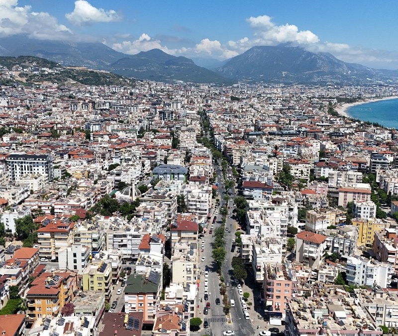 Alanya, il olma beklentisinde nüfusuyla lise başında