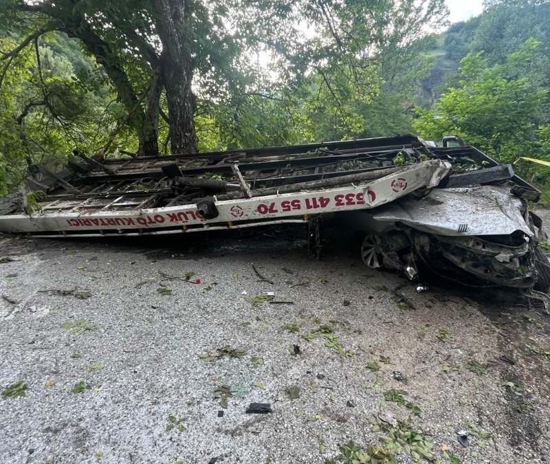 Düzce'de uçuruma yuvarlanan sürücüsü öldü