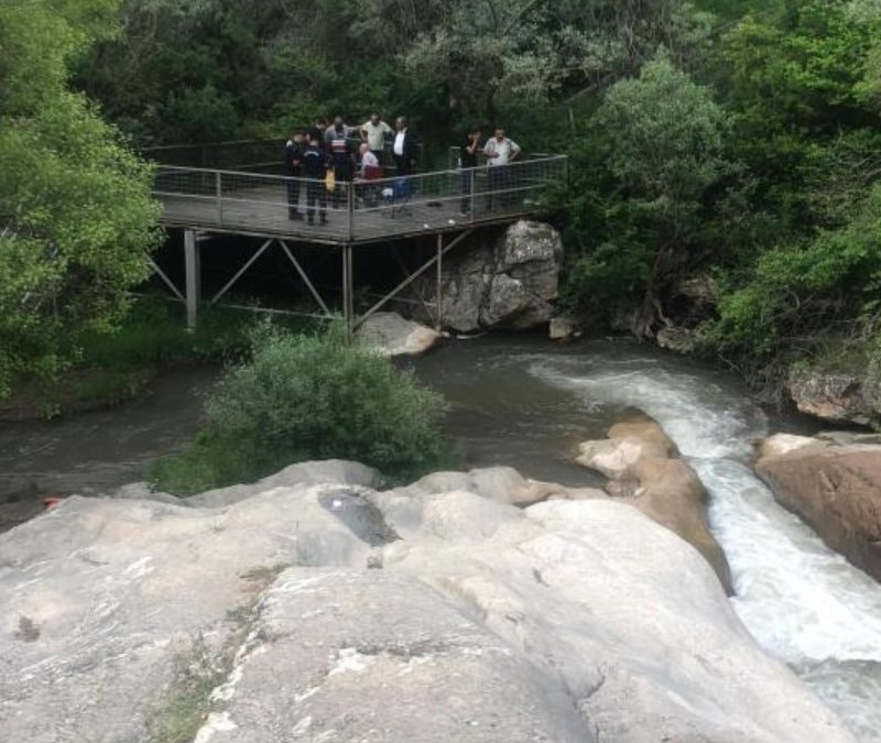 Çorum'da gölete giren genç hayatını kaybetti