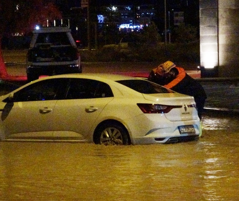 Konya'da sağanak nedeniyle taşkınlar yaşandı