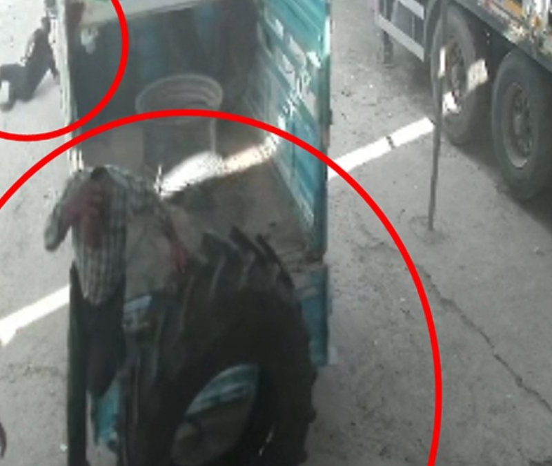 Siirt'te hava basılan traktör lastiği patladı: 2 yaralı