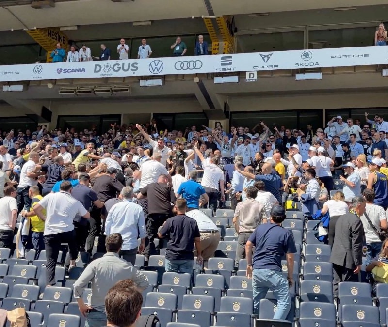 Fenerbahçe'de kongre olaylı başladı