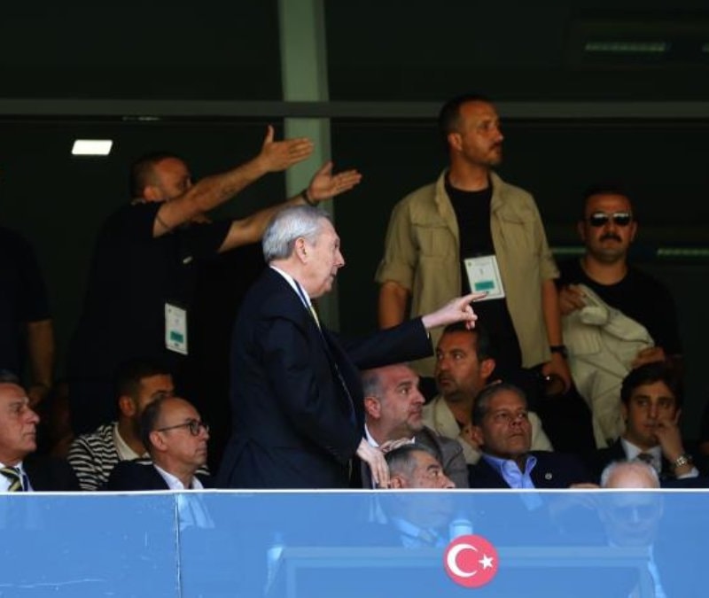 Fenerbahçe olağanüstü seçimli genel kurulunda arbede çıktı