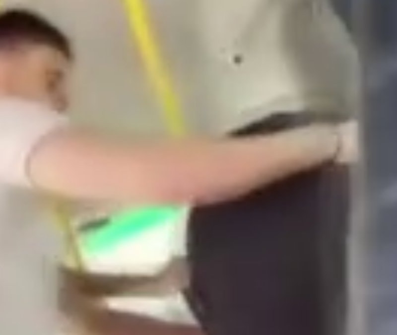 Bursa'da minibüs şoförü ve yolcu birbirini suçladı