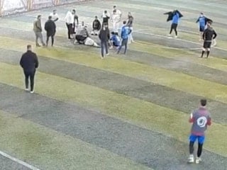 Malatya'da halı sahada korku dolu anlar: Dili boğazına kaçtı