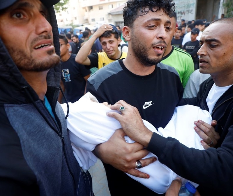 İsrail, Gazze’de yerinden edilen sivilleri vurdu: 6 ölü, 15 yaralı