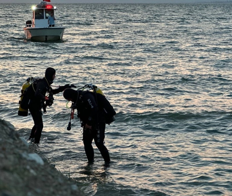Bursa'da gölde çırpınan oğlunu kurtarırken hayatını kaybetti
