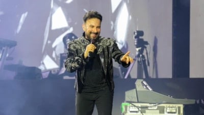 Tarkan, Ankara'daki konserinde ezan için sahneye ara verdi