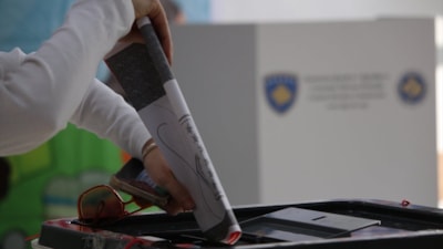 Kosova'da erken genel seçim: Oy kullanma işlemi başladı
