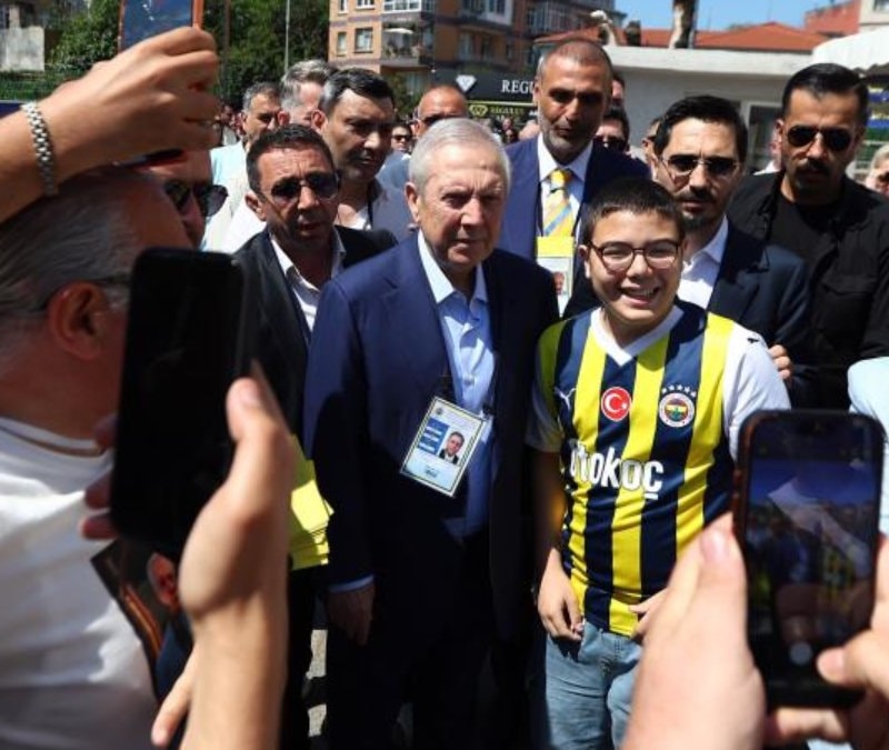 Fenerbahçe genel kurulunda başkan adaylarına yoğun ilgi