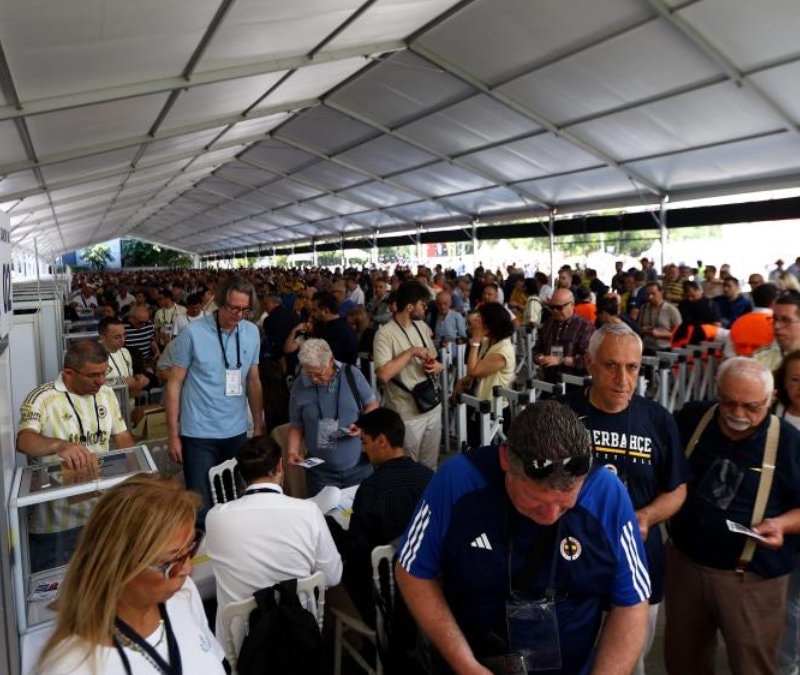 Fenerbahçe'de oy kullanma işlemi başladı