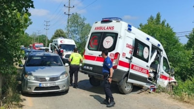 Kocaeli'de ambulans kazası: Hasta ve 2 sağlık çalışanı yaralandı
